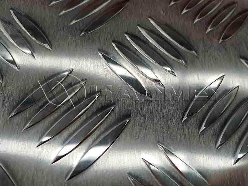 Aluminum Tread Plate Thickness Guide.jpg